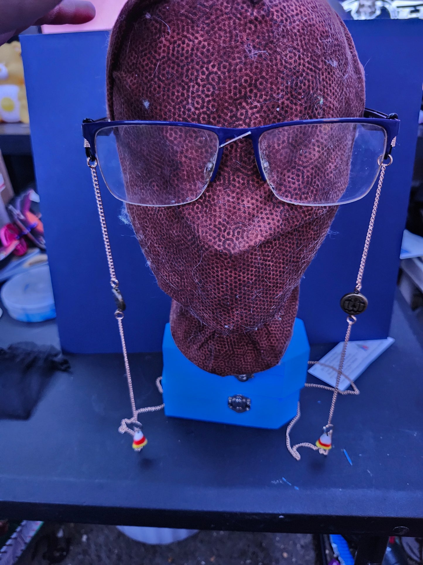 Spoopy glasses chains