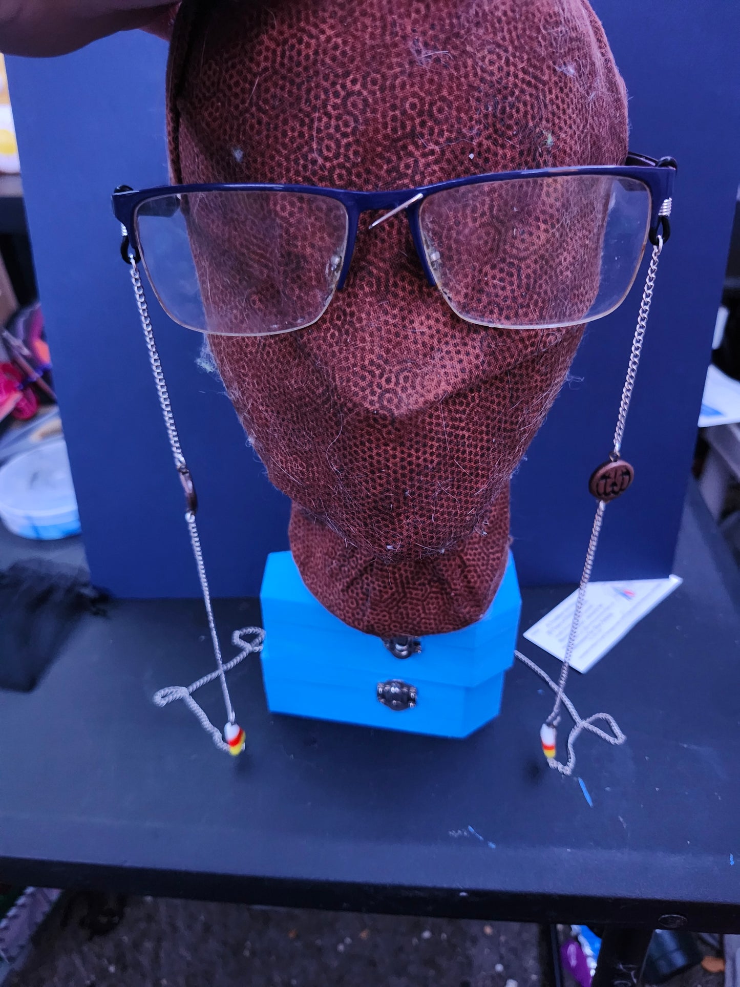 Spoopy glasses chains